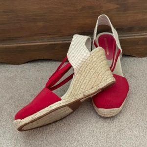 Women's Adrienne Vittadini Espadrille Wedges.  Red/Neutral.  Size 8 1/2.